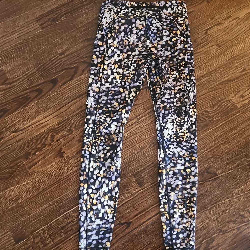 Lululemon Speed Up Tight 28" Size 6 - Picture 4 of 7